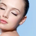 Hur fungerar vattenfast mascara, och hur applicerar man den?